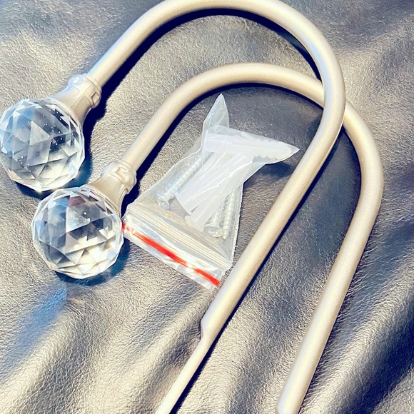 CURTAIN HOLDBACKS WITH CLEAR CRYSTAL BALL - Picture 4 of 9